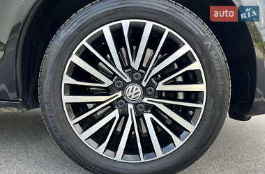 Минивэн Volkswagen Multivan 2020 в 