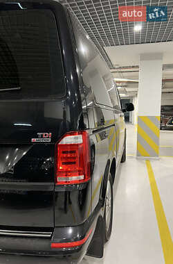 Минивэн Volkswagen Multivan 2016 в 