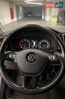Минивэн Volkswagen Multivan 2016 в 