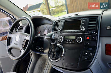 Минивэн Volkswagen Multivan 2009 в 