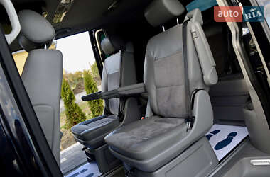 Минивэн Volkswagen Multivan 2009 в 