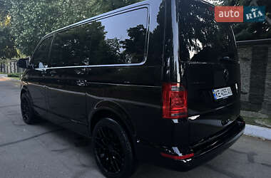 Минивэн Volkswagen Multivan 2016 в 