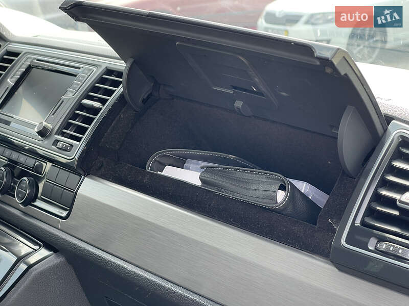 Минивэн Volkswagen Multivan 2018 в Мукачево