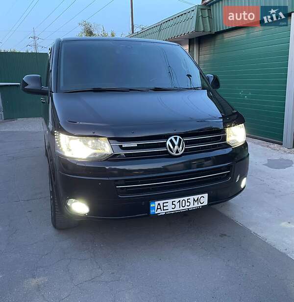Минивэн Volkswagen Multivan 2010 в 