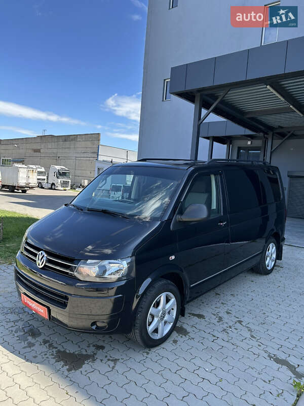 Минивэн Volkswagen Multivan 2012 в 