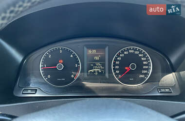 Минивэн Volkswagen Multivan 2012 в 