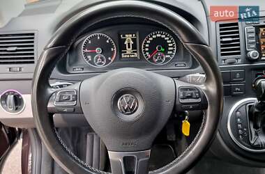 Минивэн Volkswagen Multivan 2012 в 