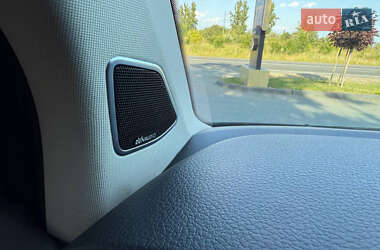 Минивэн Volkswagen Multivan 2016 в 