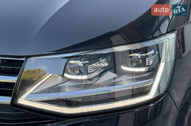 Минивэн Volkswagen Multivan 2019 в 