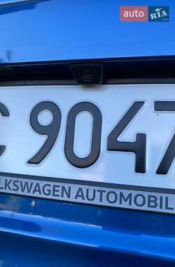 Минивэн Volkswagen Multivan 2015 в 
