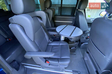 Минивэн Volkswagen Multivan 2015 в 