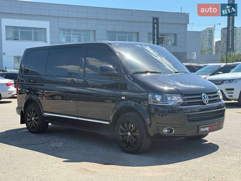 Минивэн Volkswagen Multivan 2012 в 