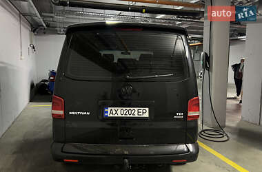 Минивэн Volkswagen Multivan 2011 в 