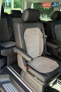 Минивэн Volkswagen Multivan 2023 в 