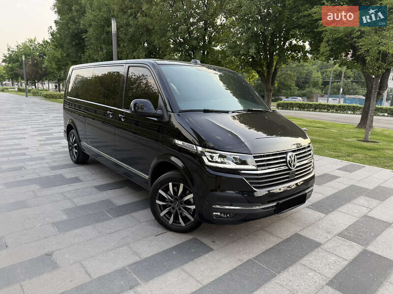 Минивэн Volkswagen Multivan 2023 в 