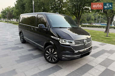 Минивэн Volkswagen Multivan 2023 в 