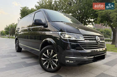 Минивэн Volkswagen Multivan 2023 в 