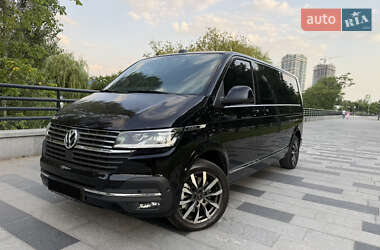 Минивэн Volkswagen Multivan 2023 в 