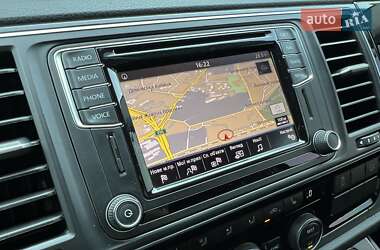 Мінівен Volkswagen Multivan 2016 в 