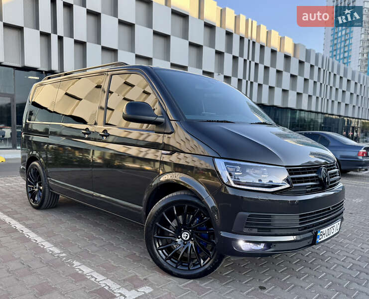 Минивэн Volkswagen Multivan 2010 в 
