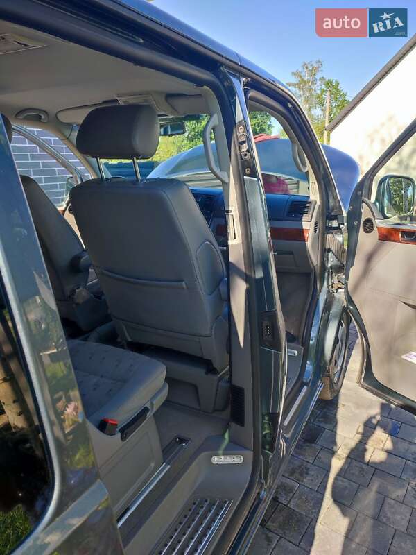 Минивэн Volkswagen Multivan 2004 в Камне-Каширском