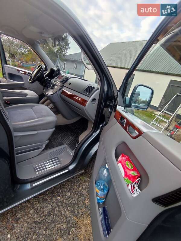 Минивэн Volkswagen Multivan 2004 в Камне-Каширском