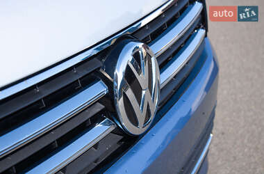 Минивэн Volkswagen Multivan 2017 в 