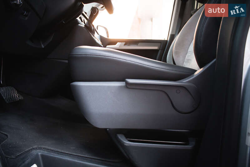 Мінівен Volkswagen Multivan 2017 в Києві