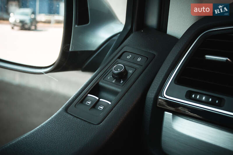 Мінівен Volkswagen Multivan 2017 в Києві