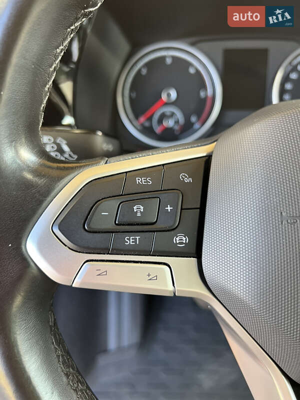 Минивэн Volkswagen Multivan 2021 в Костополе