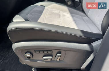 Минивэн Volkswagen Multivan 2021 в 