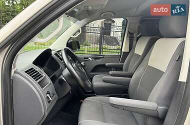 Мінівен Volkswagen Multivan 2013 в 