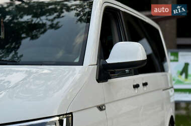 Минивэн Volkswagen Multivan 2011 в 