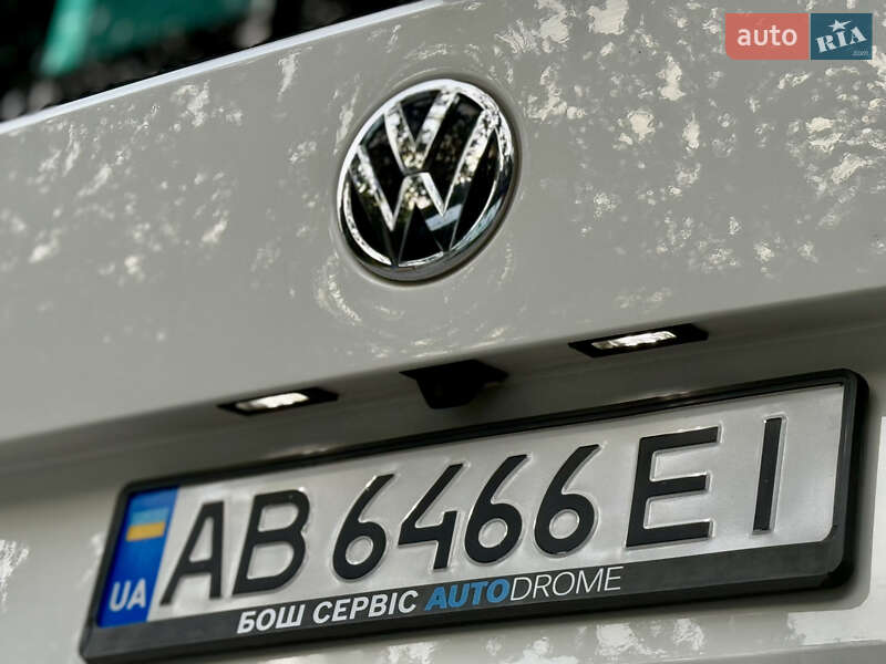 Минивэн Volkswagen Multivan 2011 в Хмельницком