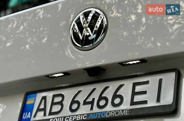 Минивэн Volkswagen Multivan 2011 в 