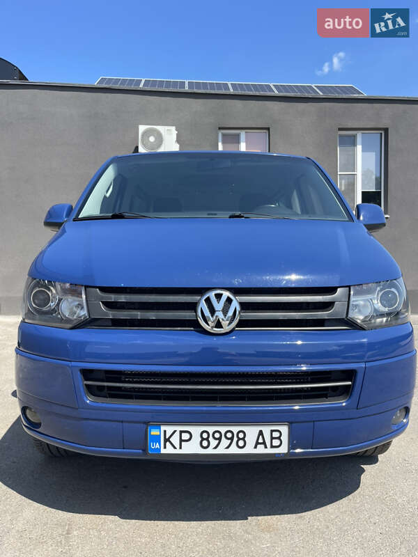Минивэн Volkswagen Multivan 2010 в 