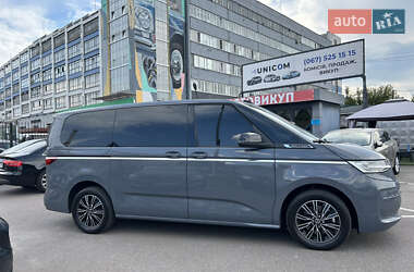 Минивэн Volkswagen Multivan 2023 в 