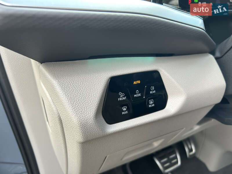 Минивэн Volkswagen Multivan 2023 в Киеве