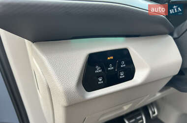 Минивэн Volkswagen Multivan 2023 в 