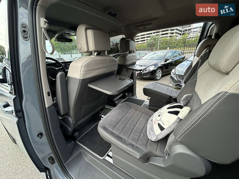 Минивэн Volkswagen Multivan 2023 в Киеве