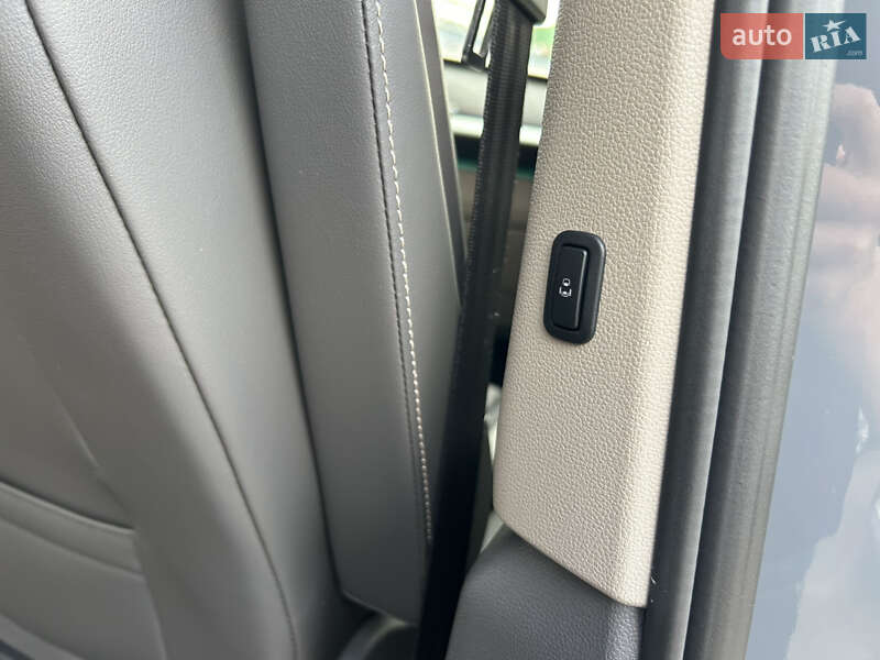 Минивэн Volkswagen Multivan 2023 в Киеве