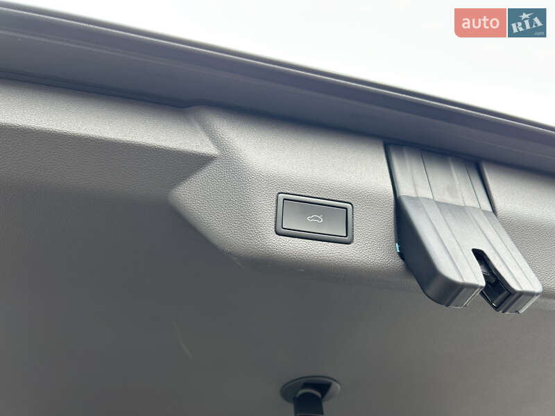 Минивэн Volkswagen Multivan 2023 в Киеве