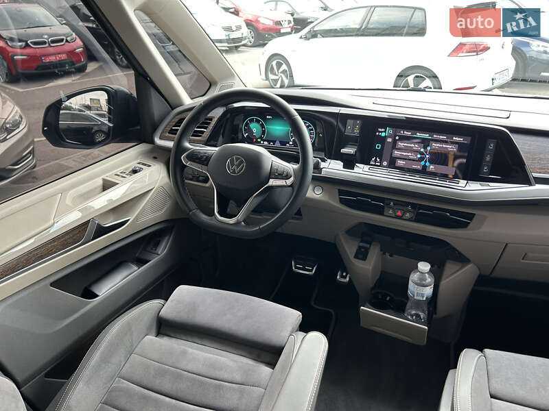 Минивэн Volkswagen Multivan 2023 в Киеве