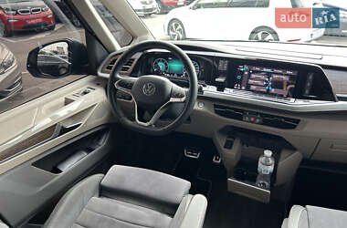 Минивэн Volkswagen Multivan 2023 в 