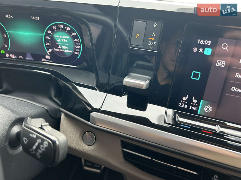 Минивэн Volkswagen Multivan 2023 в Киеве