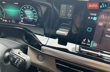 Минивэн Volkswagen Multivan 2023 в 