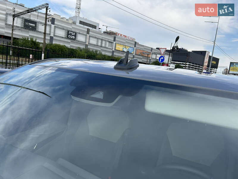 Минивэн Volkswagen Multivan 2023 в Киеве