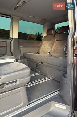 Минивэн Volkswagen Multivan 2015 в 