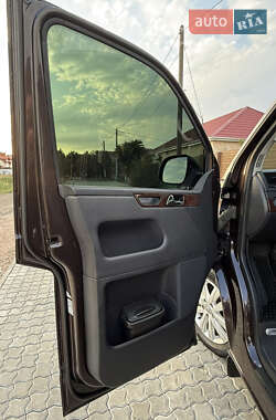 Минивэн Volkswagen Multivan 2015 в 