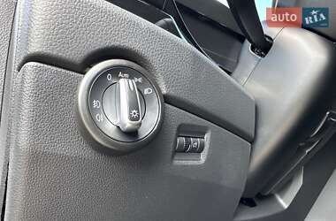 Мінівен Volkswagen Multivan 2016 в 